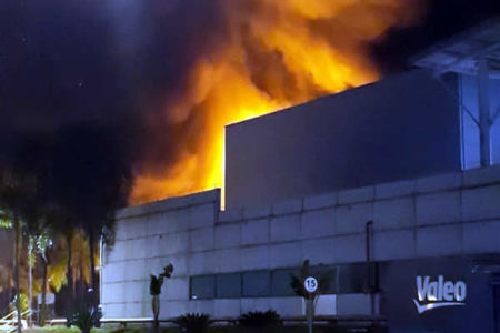 Incêndio atinge fabrica em Campinas