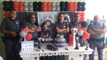 PM realiza sonho de menino e comparece em festa de aniversário no Nova Europa