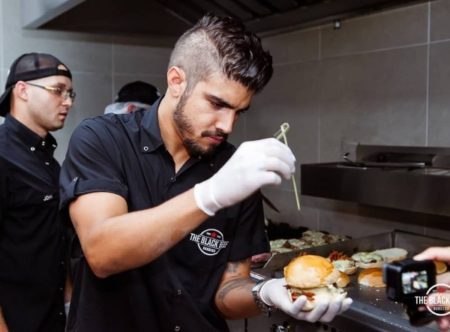 Caio Castro traz hambúrguer vegetal para The Black Beef em Campinas/SP