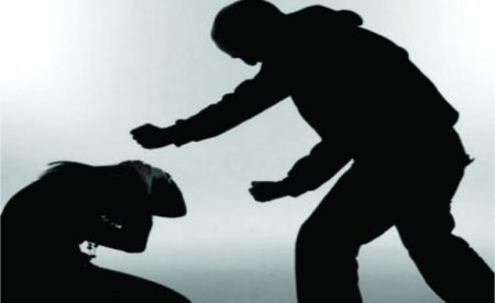 Mulher é agredida a socos e chutes por marido, em Hortolândia SP