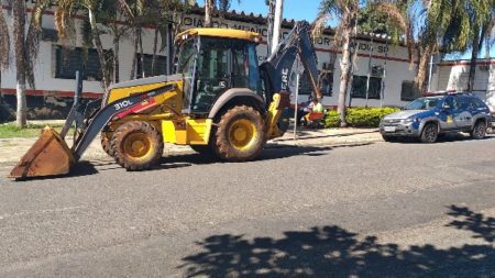 Guarda Municipal de Hortolândia recupera retroescavadeira após suspeito tentar dar fuga