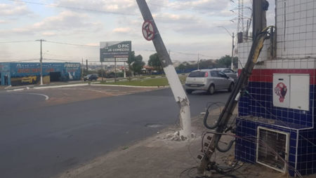 Carreta arrebenta fios na Av Emancipação e causa transtornos no trânsito