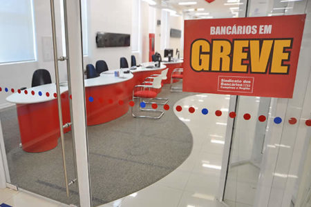 Bancários aprovam adesão à GREVE GERAL