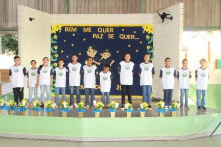Alunos da EMEF Taquara Branca recebem certificados do Bem Me Quer