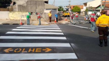 Mais uma rua do Jd. Amanda recebe reforço na sinalização de trânsito