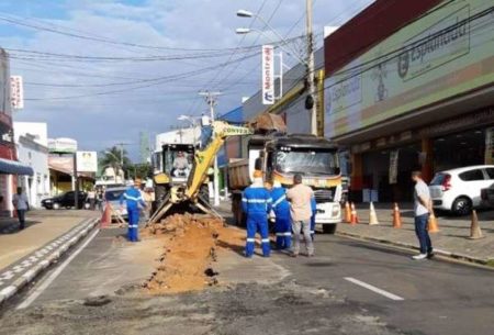 Rua Luiz Camilo recebe estrutura para fiação subterrânea
