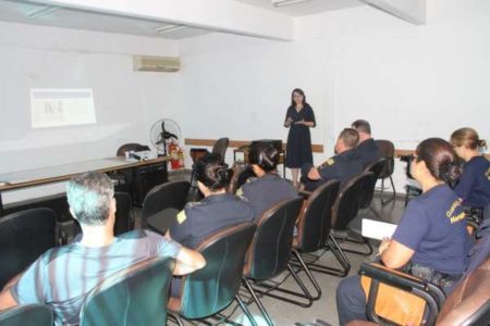 Agentes do Bem Me Quer participam de curso sobre efeito das drogas no organismo