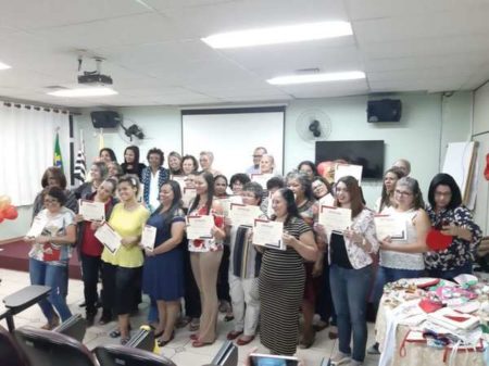 Alunas do curso de Patchwork e Feltro recebem certificados