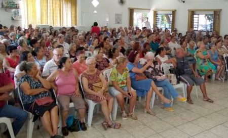 Fonoaudióloga ensina como prevenir dificuldades de deglutição no idoso