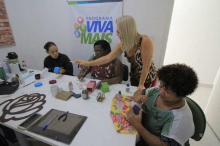 Artesanato sustentável é fonte de renda para aprendizes do programa Viva Mais