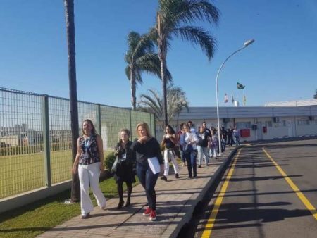 Alunos do curso de gastronomia da Policamp conhecem fábrica da Wickbold