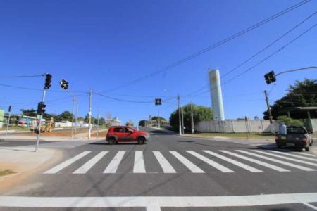 Travessia de pedestres recebe atenção em obras do Corredor Metropolitano