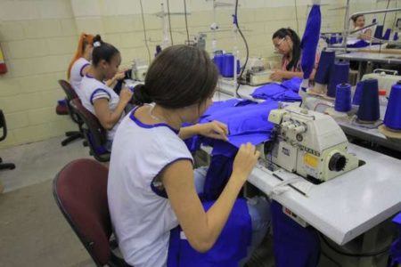 Prefeitura inicia produção de uniformes escolares para 2020
