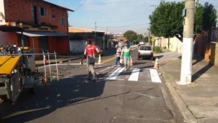 Mais ruas do Jd. Nova América recebem reforço na sinalização de trânsito