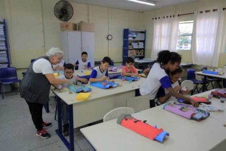 Alunos da Educação Integral aprendem decoração em telha 3D