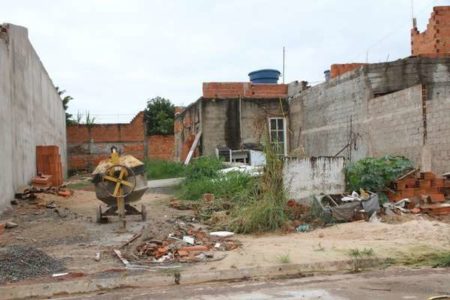 Imóveis fechados são desafio no combate à Dengue