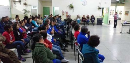 Alunos da Educação de Jovens e Adultos assistem a palestra sobre Previdência