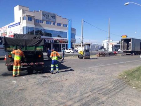 Operação Tapa-Buraco chega ao Jd. Terras de Santo Antônio