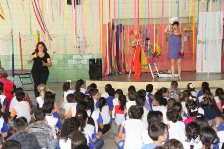 Prefeitura “traduz” para alunos cegos e surdos histórias socioambientais