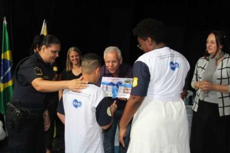 Projeto “Bem Me Quer, Paz Se Quer” forma 100 alunos no Jd. Novo Ângulo