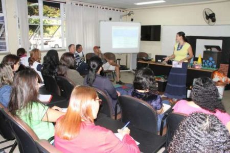 Prefeitura promove curso de fantoches para educadores de escolas conveniadas
