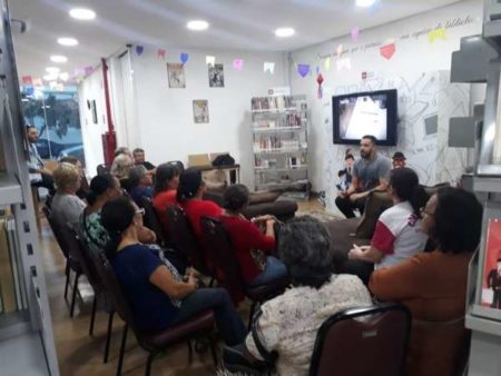 Turmas do Centro da Melhor Idade visitam Biblioteca Central