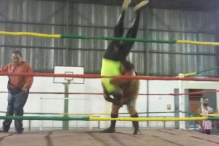 Monte Mor receberá show de luta livre no dia 15 de junho