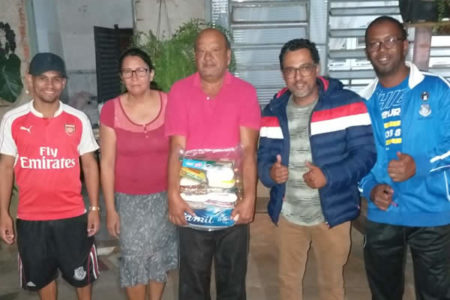 Samba Solidário mais de 120 quilos de alimentos