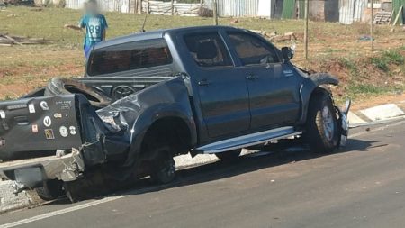 PM prende assaltante no Parque Gabriel, após capotar Hilux na Estrada Valêncio Calegari