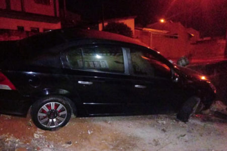 Adolescente é apreendido por roubo de carro e dano contra uma residência no Parque dos Pinheiros