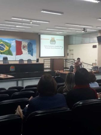 Servidores participam de fórum sobre população em situação de rua