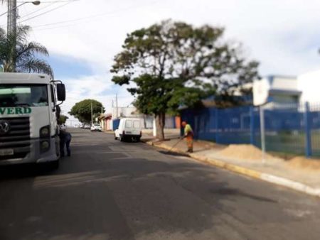 Prefeitura realiza Operação Tapa-Buraco em ruas de mais dois bairros