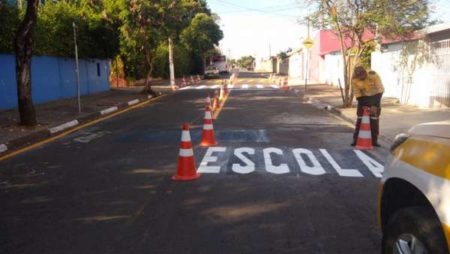 Prefeitura continua reforço na sinalização de trânsito, no Jd. Sumarezinho