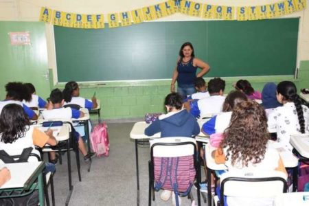 Alunos da rede municipal voltam às aulas nesta terça-feira (30/07)