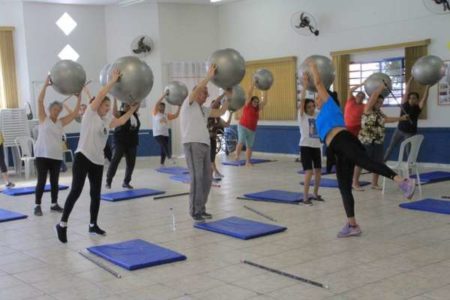 Prefeitura oferece a idosos esporte para combater sedentarismo