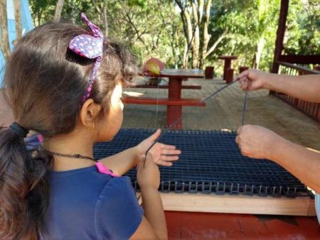 Oficina de Tear é uma das atrações do “Projeto Férias no Parque”