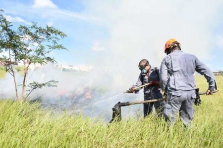 Prefeitura e Bombeiros alinham ações de combate às queimadas