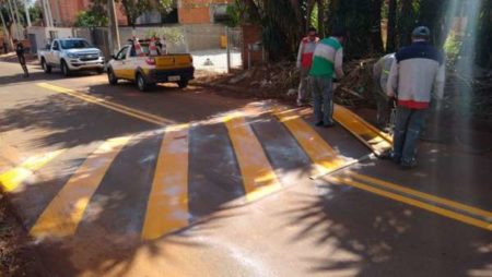 Prefeitura reforça sinalização de trânsito no Pq. do Horto e Jd. Novo Horizonte