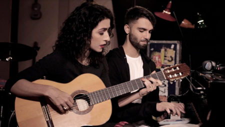 Cantor Silva faz show em homenagem a Marisa Monte em Jacareí/SP