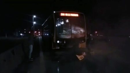Motociclista colide de frente com ônibus e morre em Monte Mor