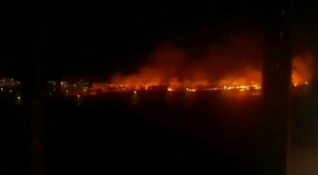 Incêndio atinge área com mato atrás do cemitério, e causa transtorno à população