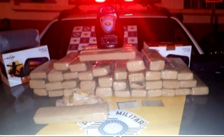 Polícia Rodoviária prende casal e apreende 39 tijolos de maconha na rodovia Dom Pedro