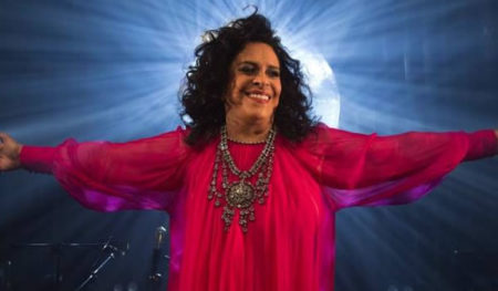 Gal Costa apresenta a elogiada turnê “A Pele do Futuro”, neste sábado, na Red Eventos