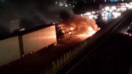 Acidente na SP101 reflete na Rodovia Anhanguera e deixa 2 mortos