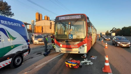 Vítima fatal em acidente envolvendo moto e ônibus na SP 101