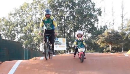 Pais voltam a praticar BMX para acompanhar os filhos