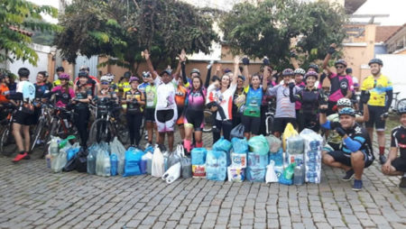 Ciclistas realizam campanha de arrecadação de kit higiene em prol do lar dos velhinhos