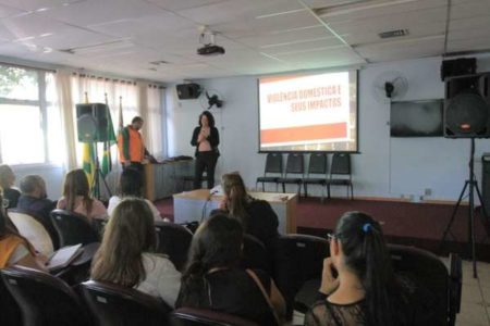 Prefeitura promove reflexão sobre violência contra mulher
