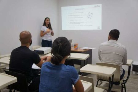 Prefeitura realiza oficina itinerante de currículo no Jd. Amanda