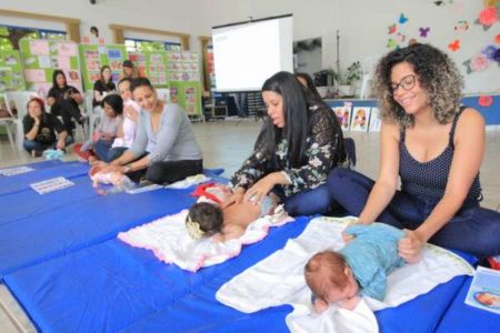 Oficina de Shantala encerra programação do “Agosto Dourado”
